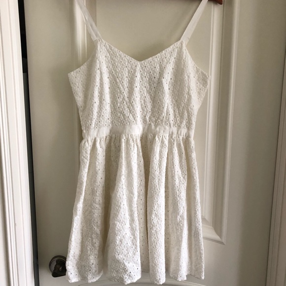 White Sundress - Picture 1 of 3